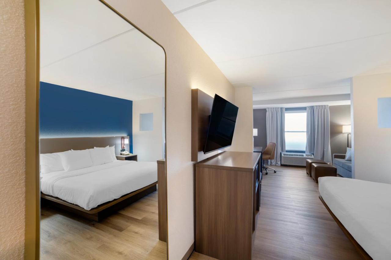 King Suite - Non-Smoking at Comfort Inn Asheville Airport