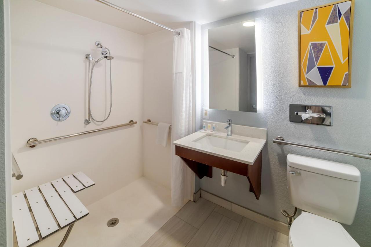 King Room with Roll-in-Shower - Accessible/Non-Smoking at Comfort Inn Asheville Airport