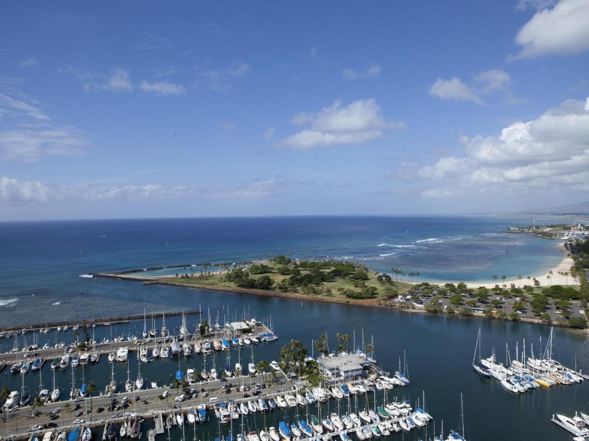 Oceanfront Harbor - King at Prince Waikiki