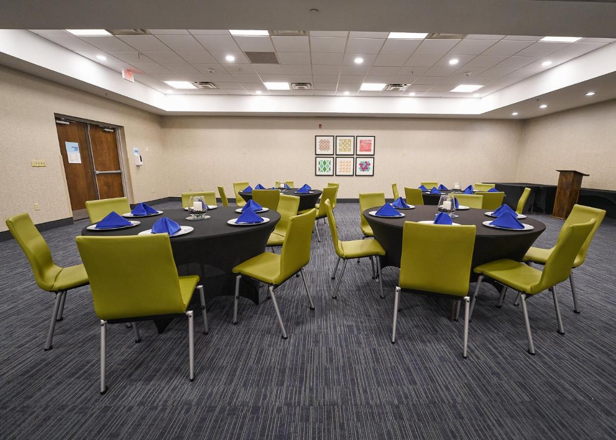  | Holiday Inn Express Charleston-Civic Center, an IHG Hotel