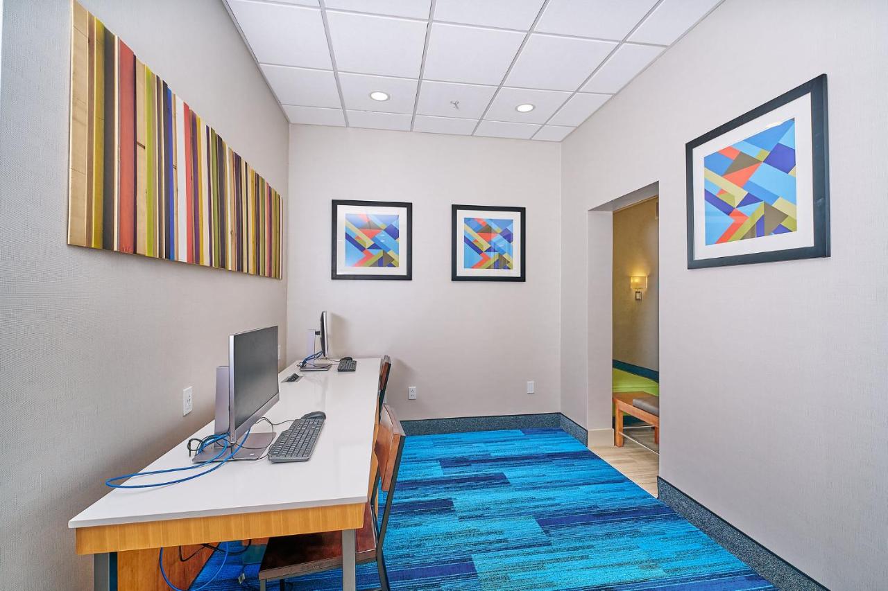  | Holiday Inn Express Charleston-Civic Center, an IHG Hotel