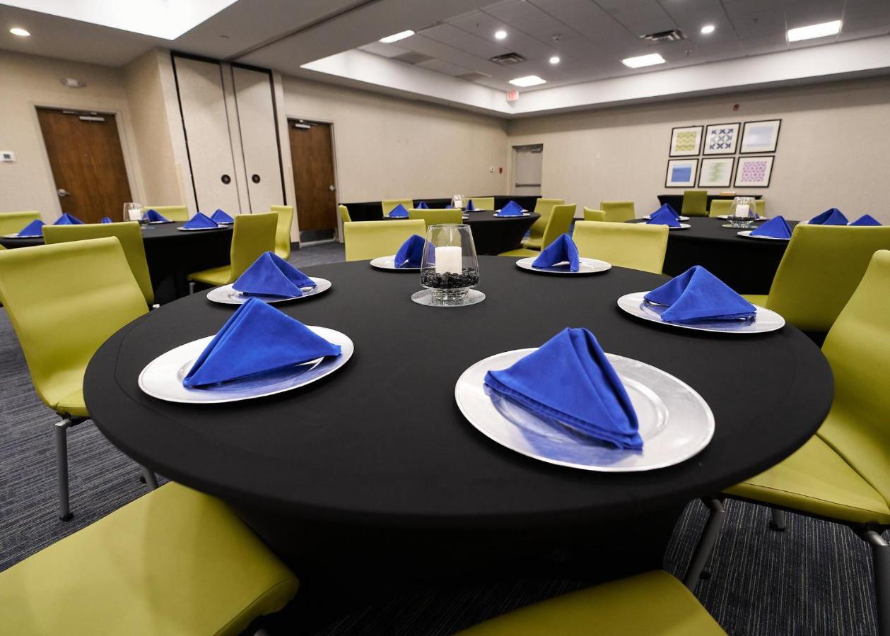  | Holiday Inn Express Charleston-Civic Center, an IHG Hotel