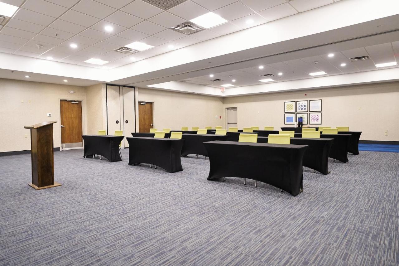  | Holiday Inn Express Charleston-Civic Center, an IHG Hotel