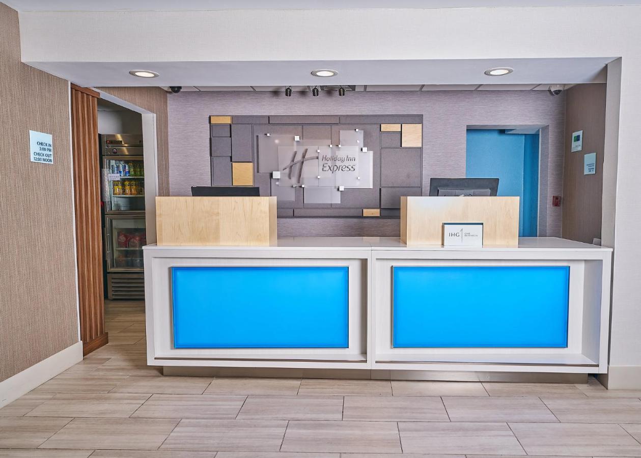  | Holiday Inn Express Charleston-Civic Center, an IHG Hotel