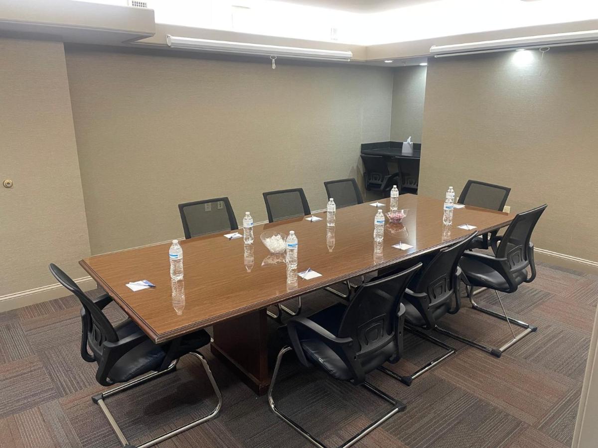 | Holiday Inn Express Cleveland Downtown, an IHG Hotel