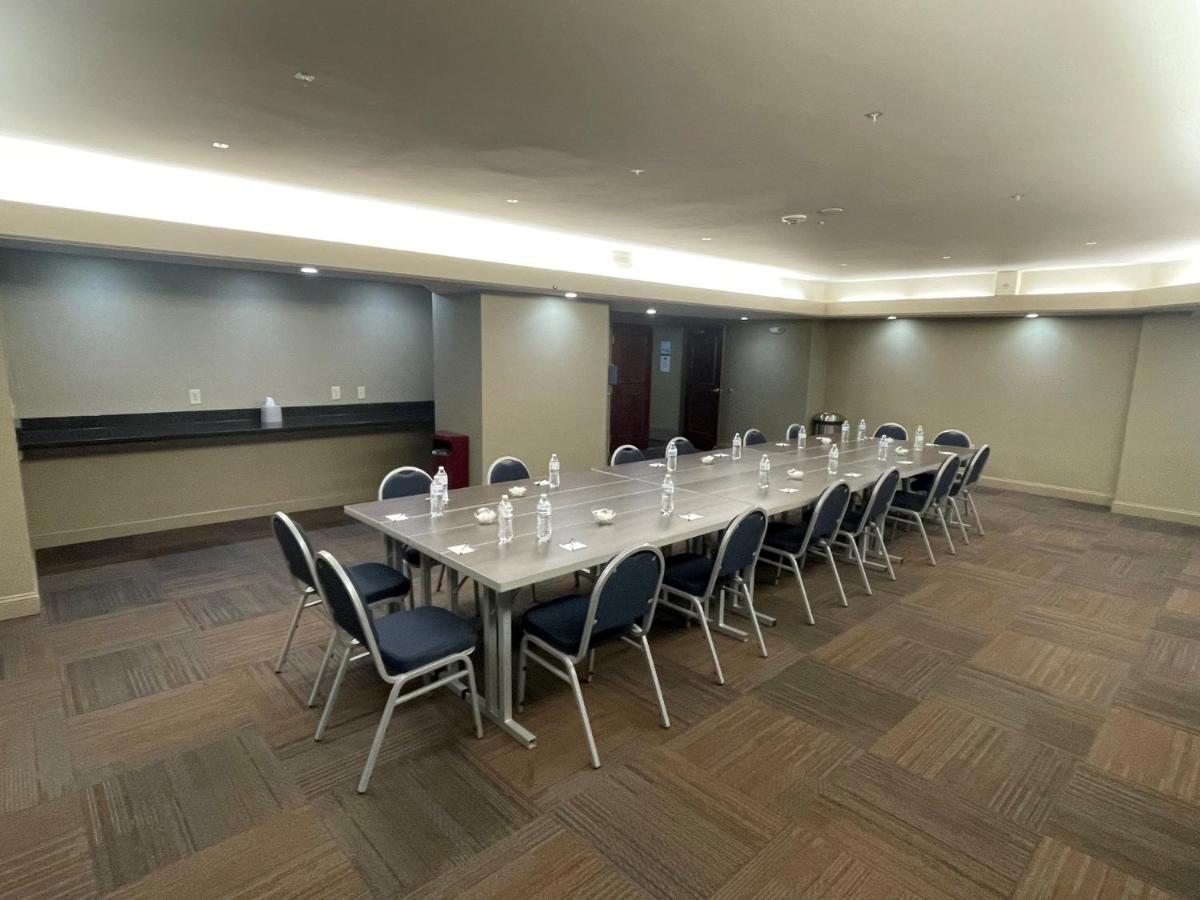 Holiday Inn Express Cleveland Downtown, an IHG Hotel