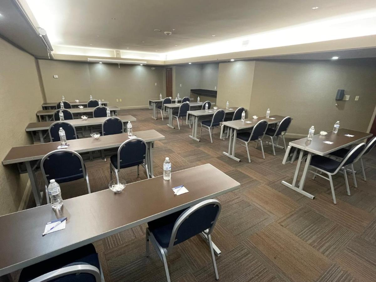 | Holiday Inn Express Cleveland Downtown, an IHG Hotel