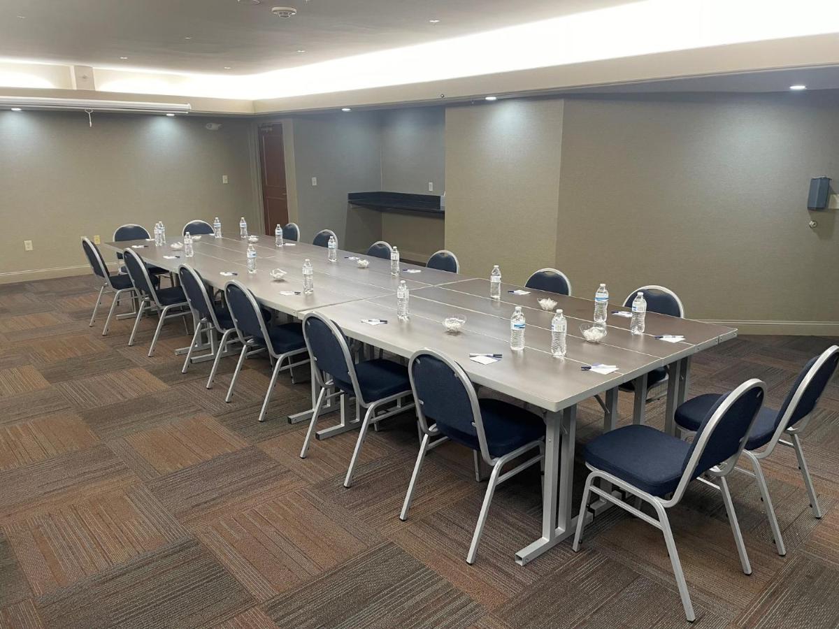 Holiday Inn Express Cleveland Downtown, an IHG Hotel