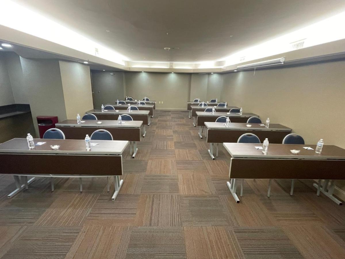 Holiday Inn Express Cleveland Downtown, an IHG Hotel