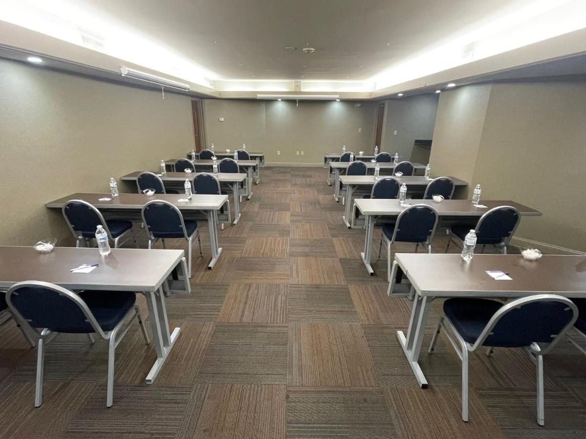 | Holiday Inn Express Cleveland Downtown, an IHG Hotel