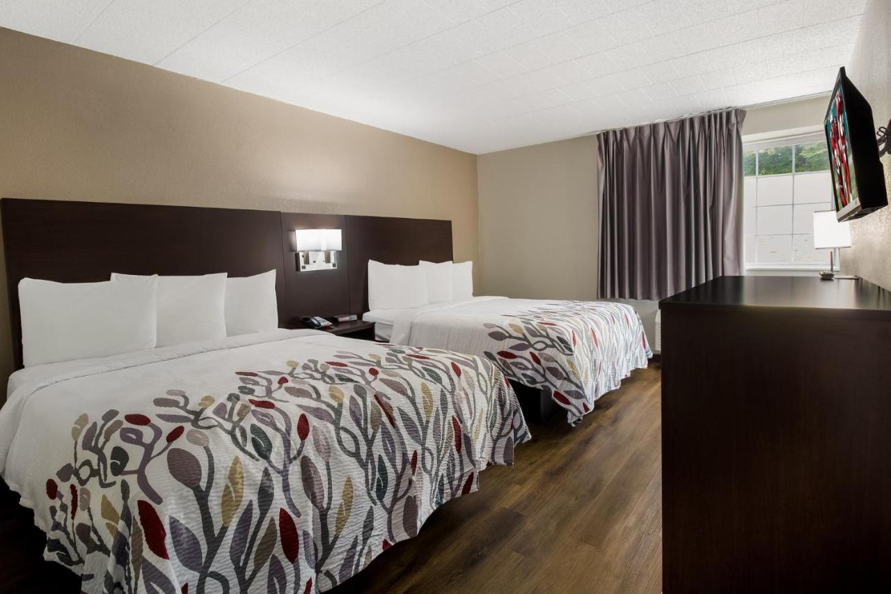 Deluxe Queen Room at Red Roof Inn New Stanton