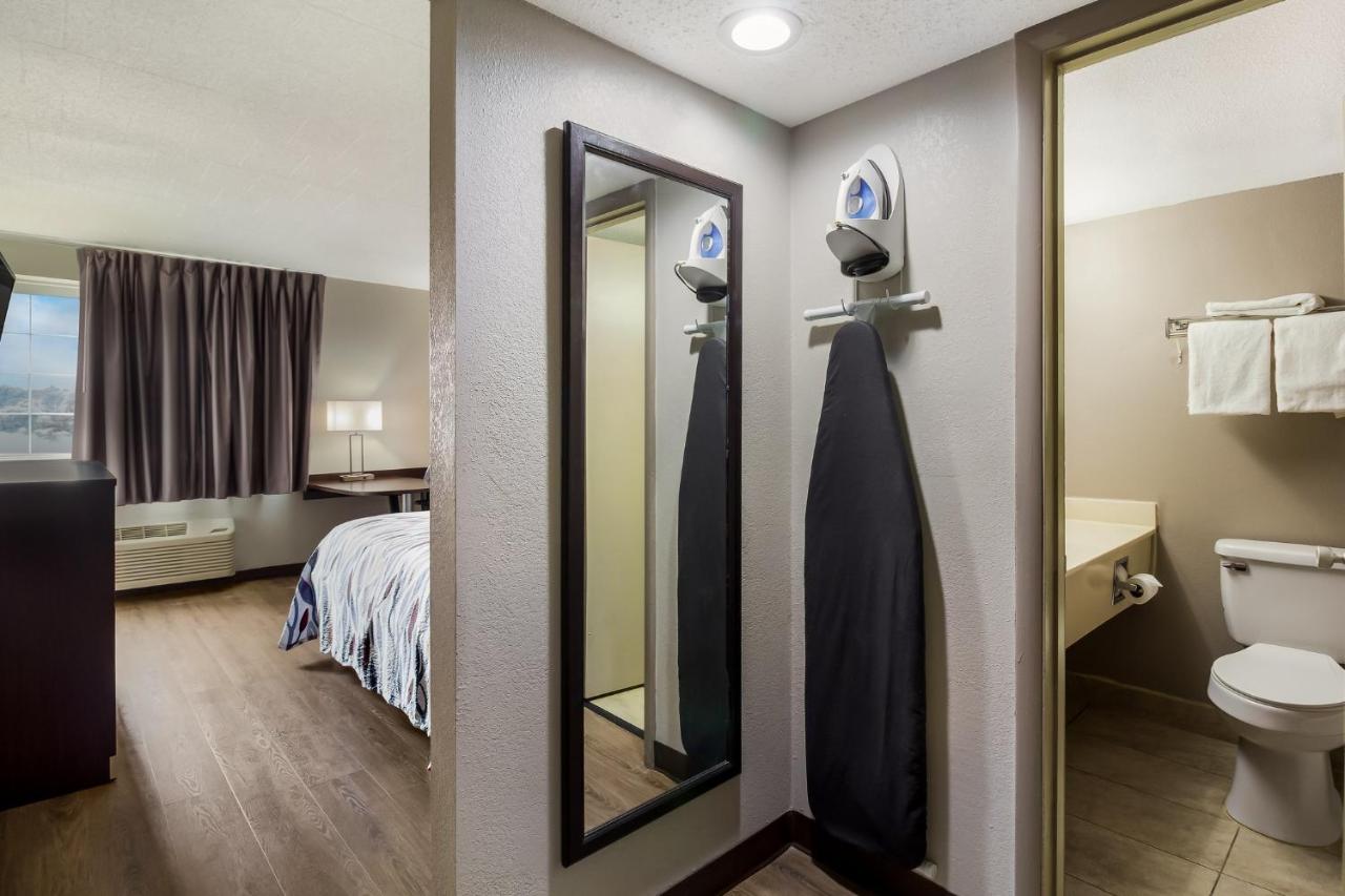 Superior King Room at Red Roof Inn New Stanton