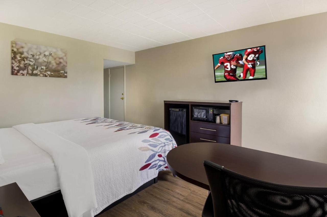 King Room - Disability Access at Red Roof Inn New Stanton