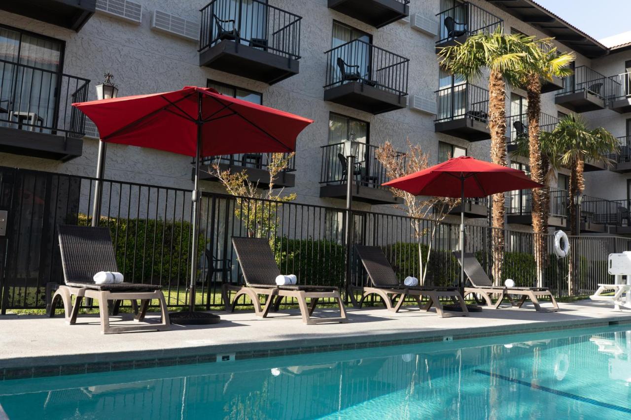 | Oxford Suites Lancaster