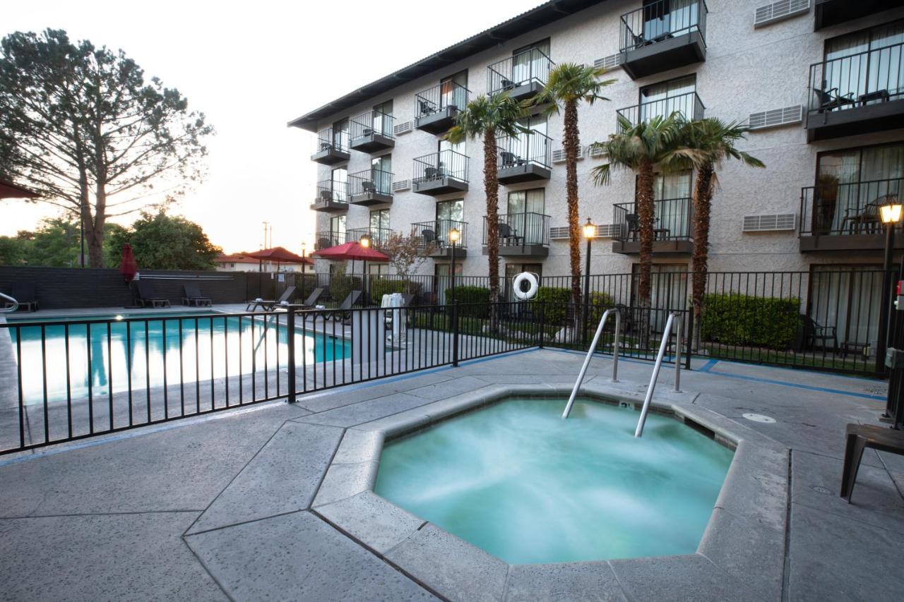 | Oxford Suites Lancaster