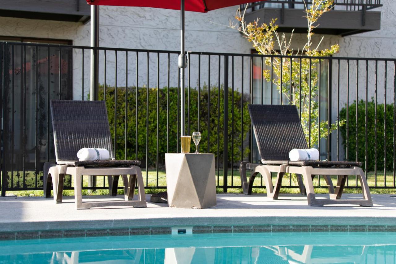 | Oxford Suites Lancaster