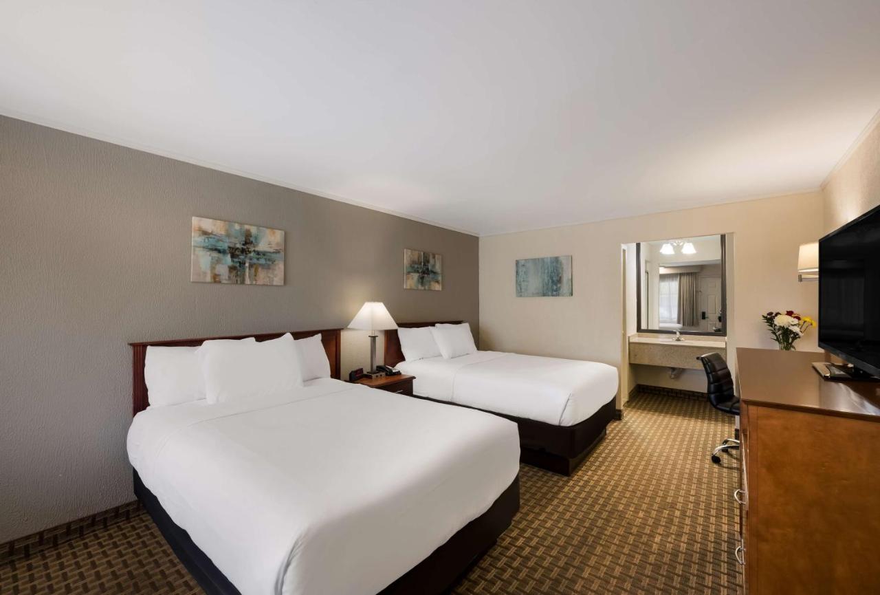 | Best Western Woodbury Inn