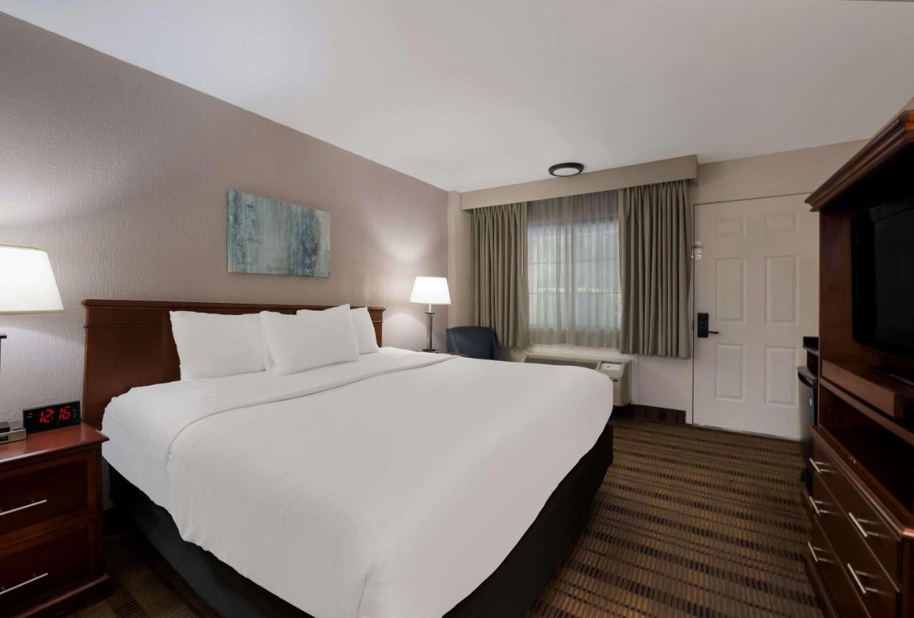 | Best Western Woodbury Inn