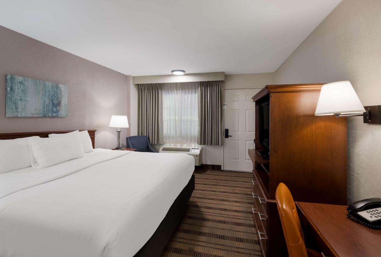 | Best Western Woodbury Inn