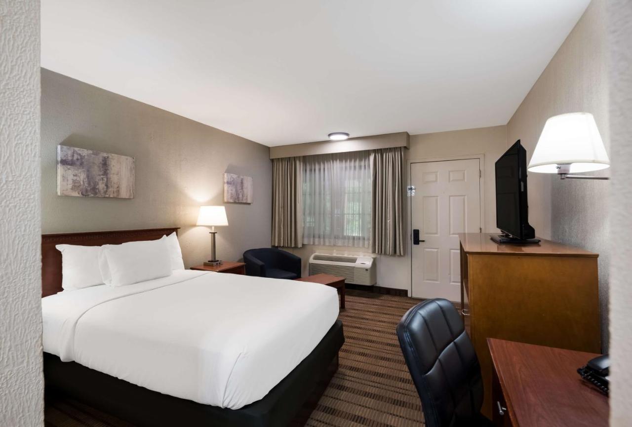 | Best Western Woodbury Inn