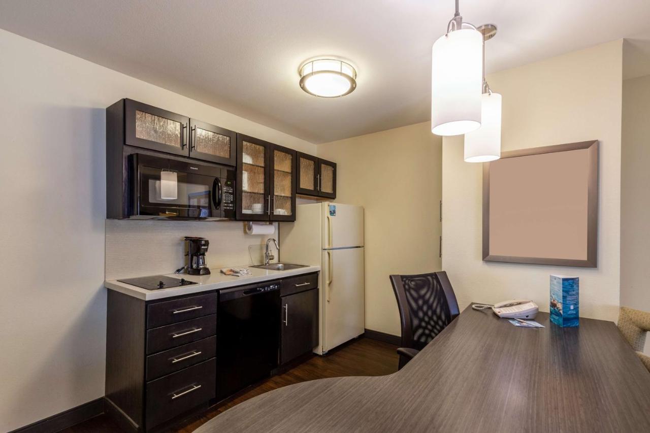 | Sonesta Simply Suites St Louis Earth City