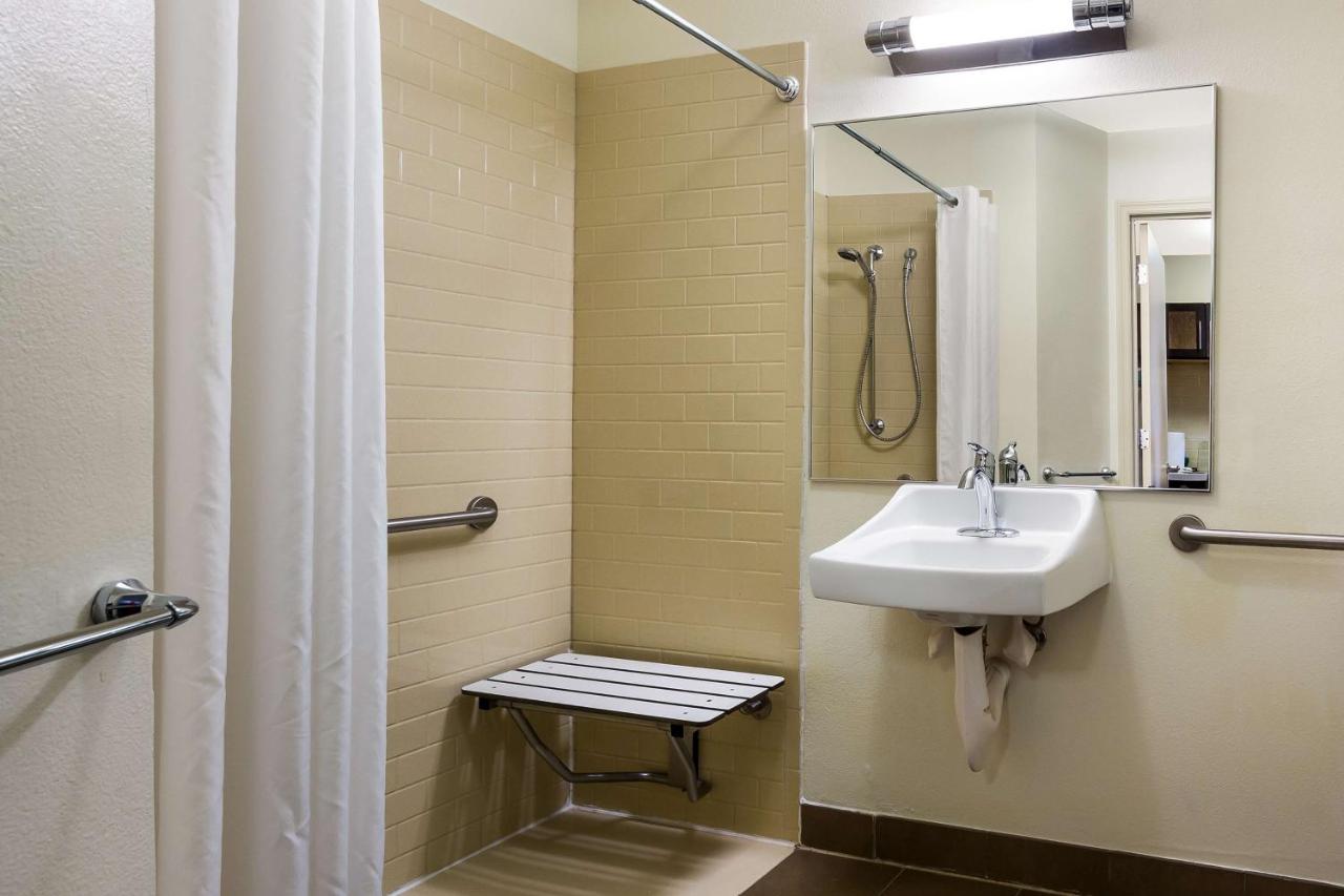 | Sonesta Simply Suites St Louis Earth City