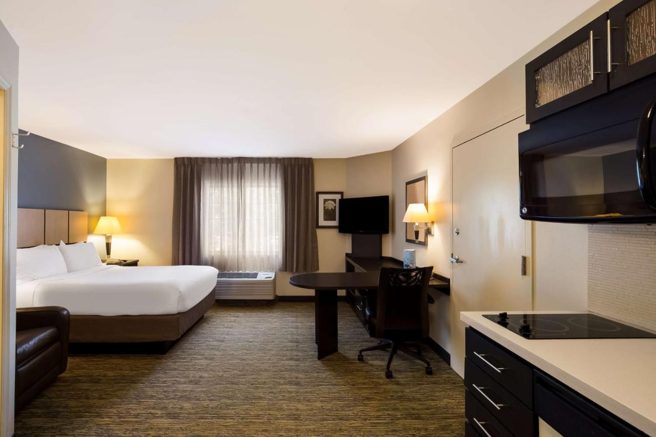 | Sonesta Simply Suites St Louis Earth City