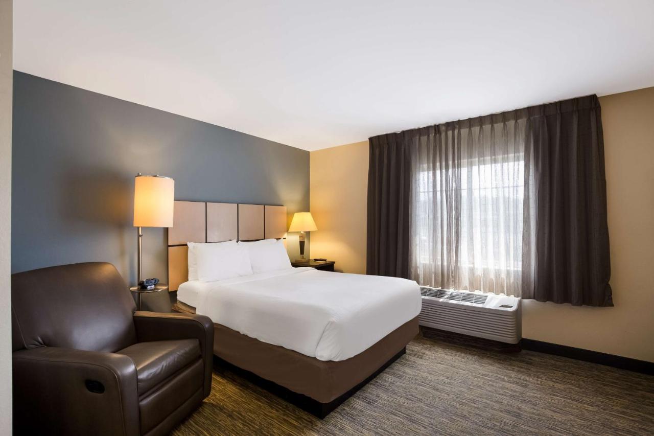 | Sonesta Simply Suites St Louis Earth City
