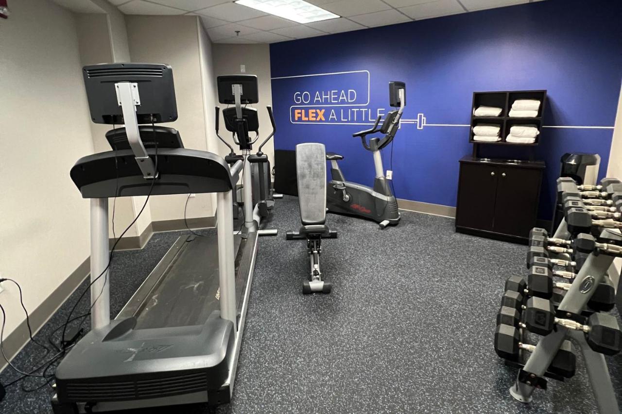 | Holiday Inn Express Harrisburg NE, an IHG Hotel