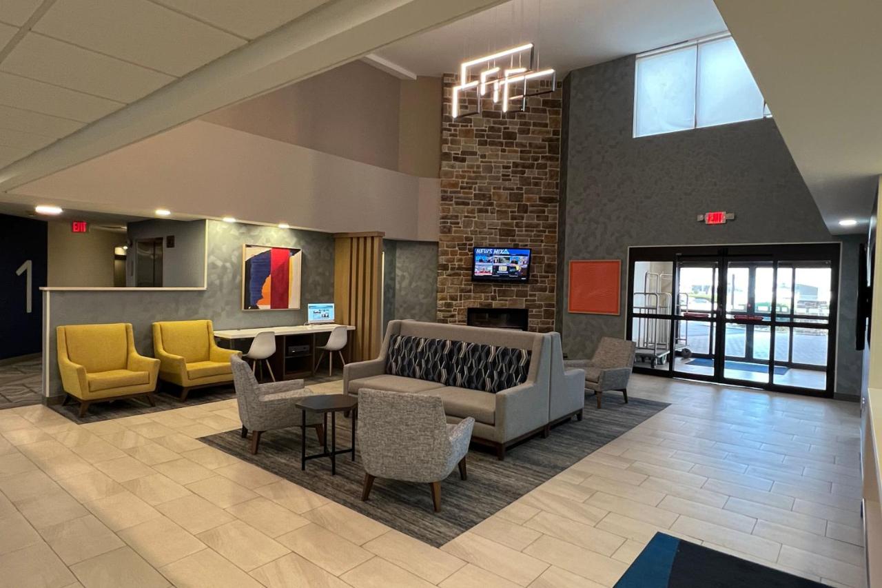 | Holiday Inn Express Harrisburg NE, an IHG Hotel