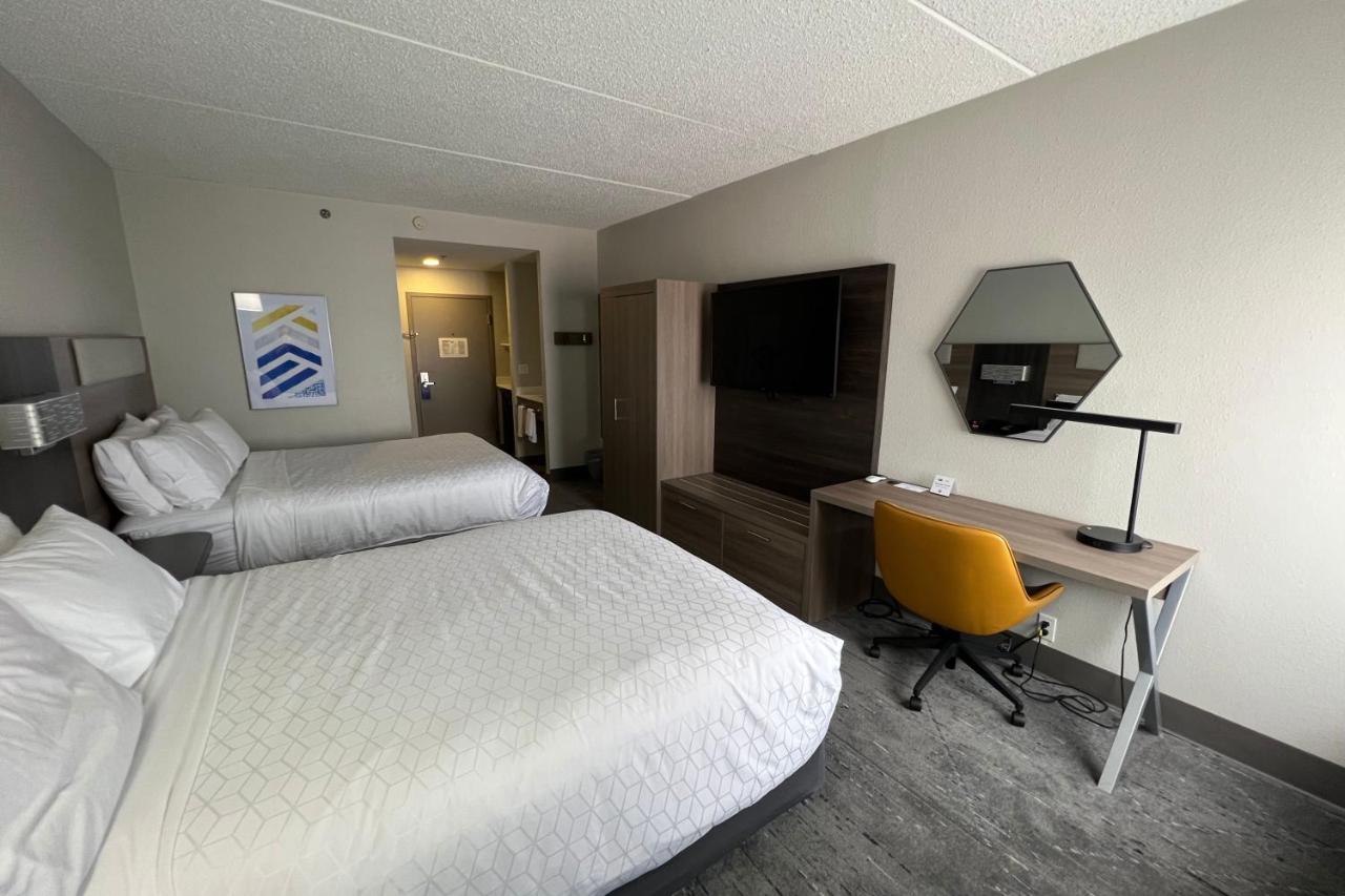 | Holiday Inn Express Harrisburg NE, an IHG Hotel