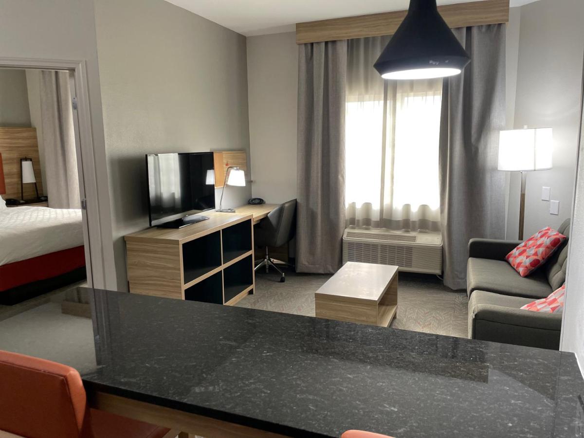One-Bedroom Queen Suite - Hearing Accessible/Non-Smoking at Candlewood Suites Tuscaloosa, an IHG Hotel