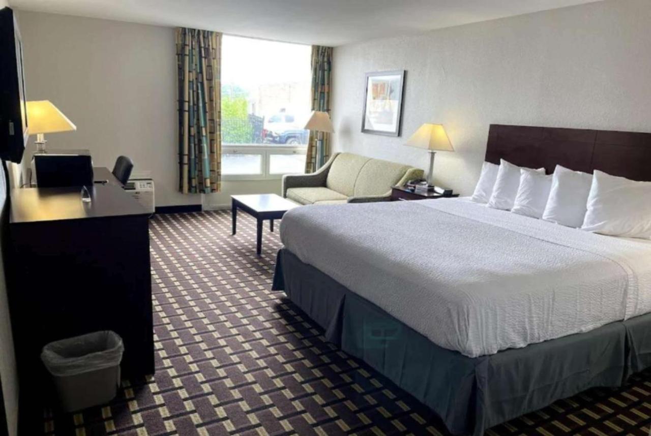 Days Inn by Wyndham Fort Wright Cincinnati Area