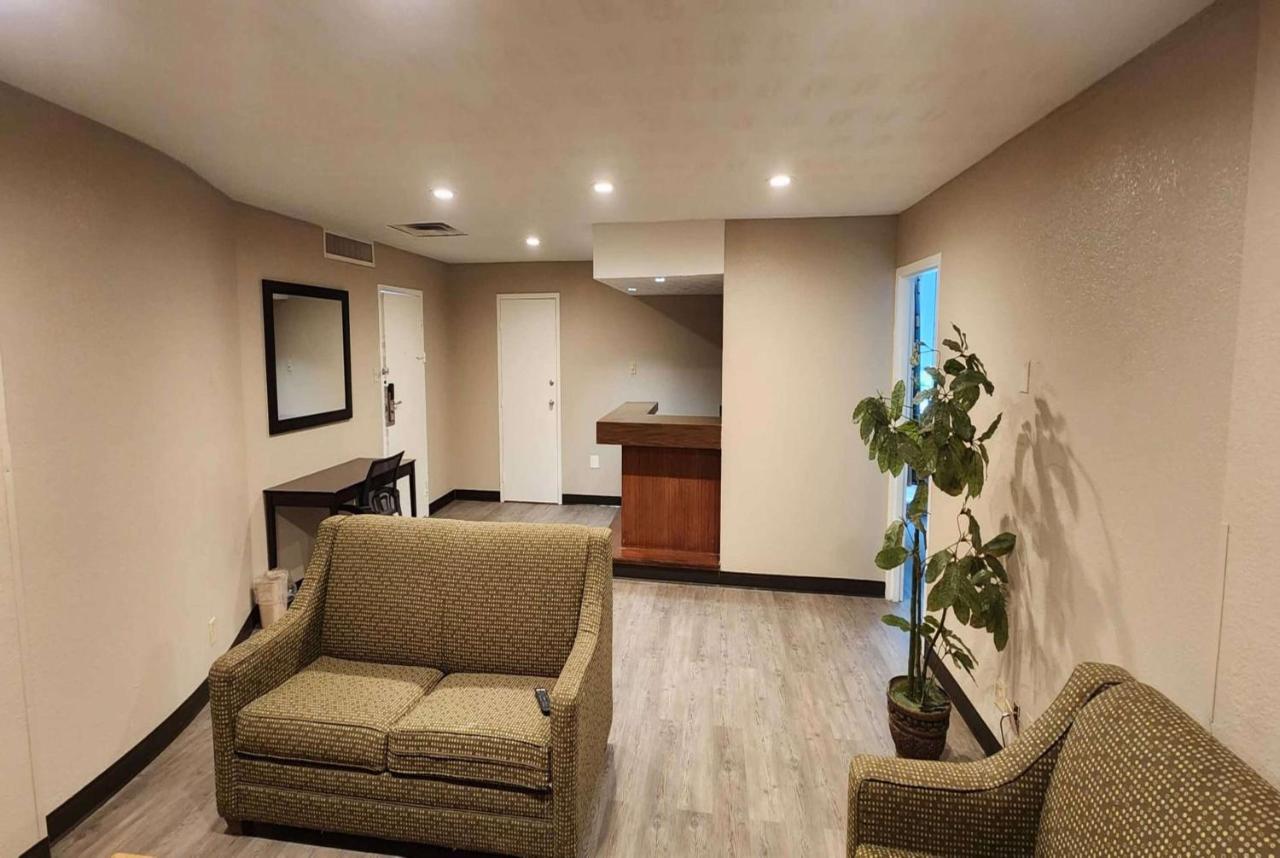 Days Inn by Wyndham Fort Wright Cincinnati Area
