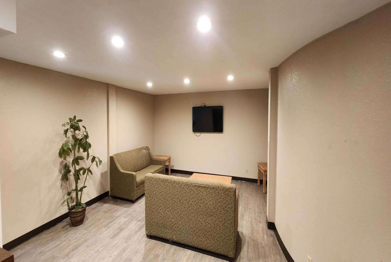 Days Inn by Wyndham Fort Wright Cincinnati Area