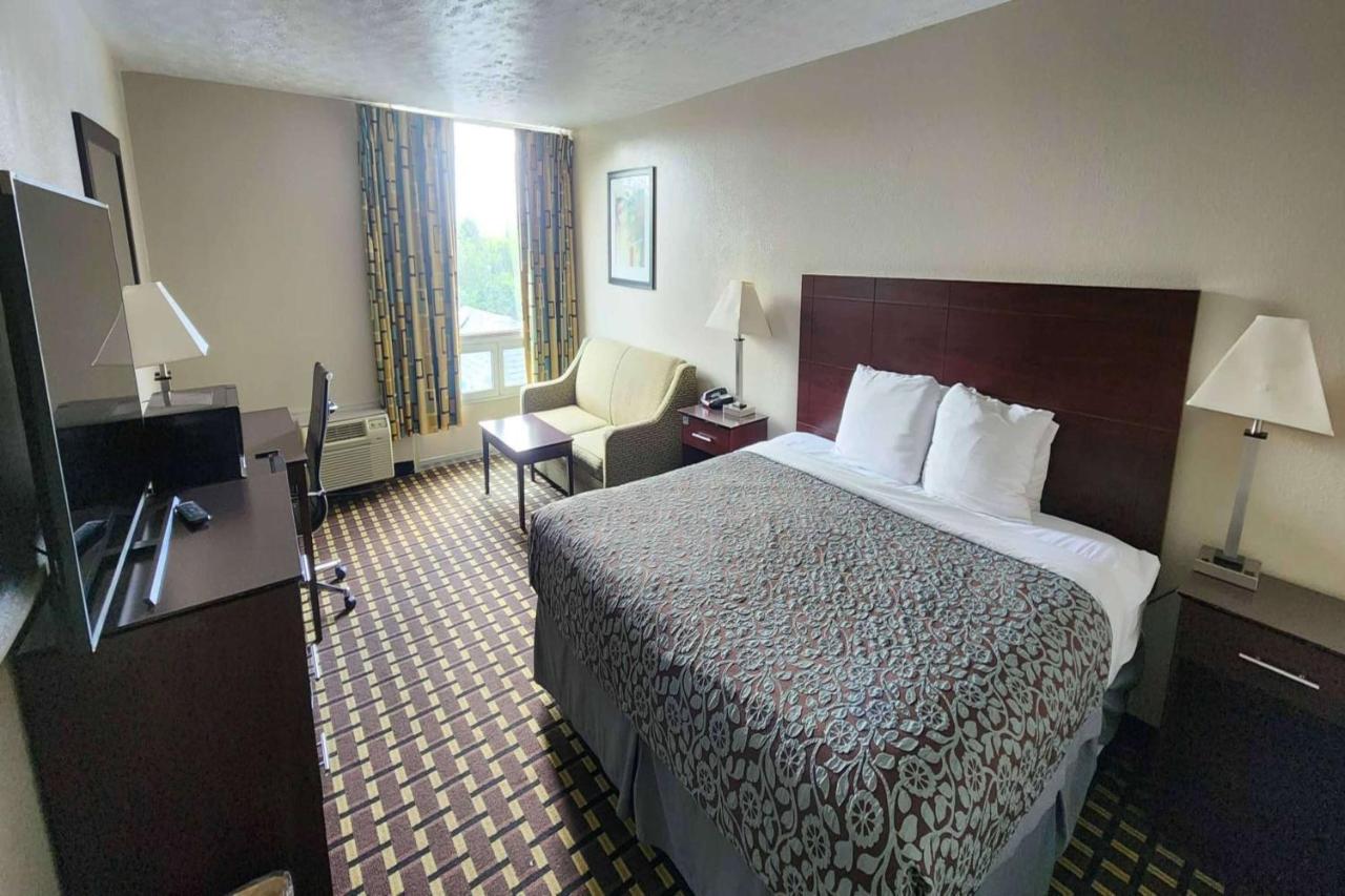 Days Inn by Wyndham Fort Wright Cincinnati Area