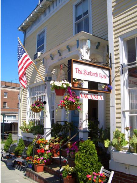 | Burbank Rose Inn Bed & Breakfast