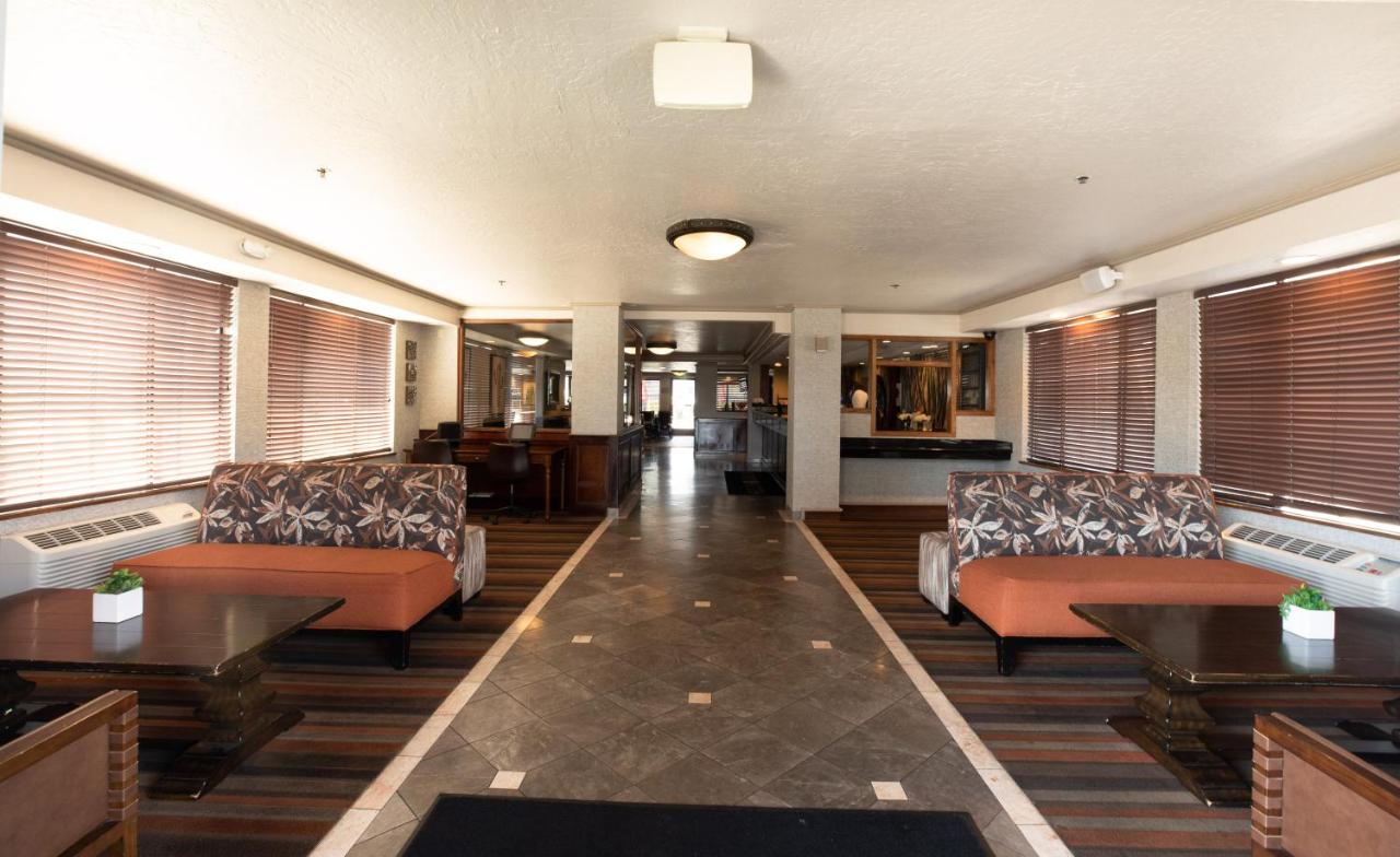 | Oxford Suites Lancaster