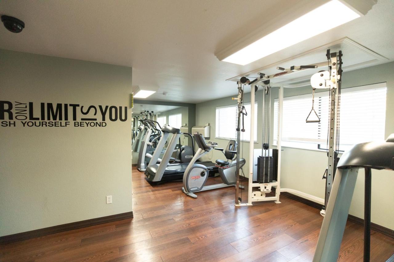 | Oxford Suites Lancaster