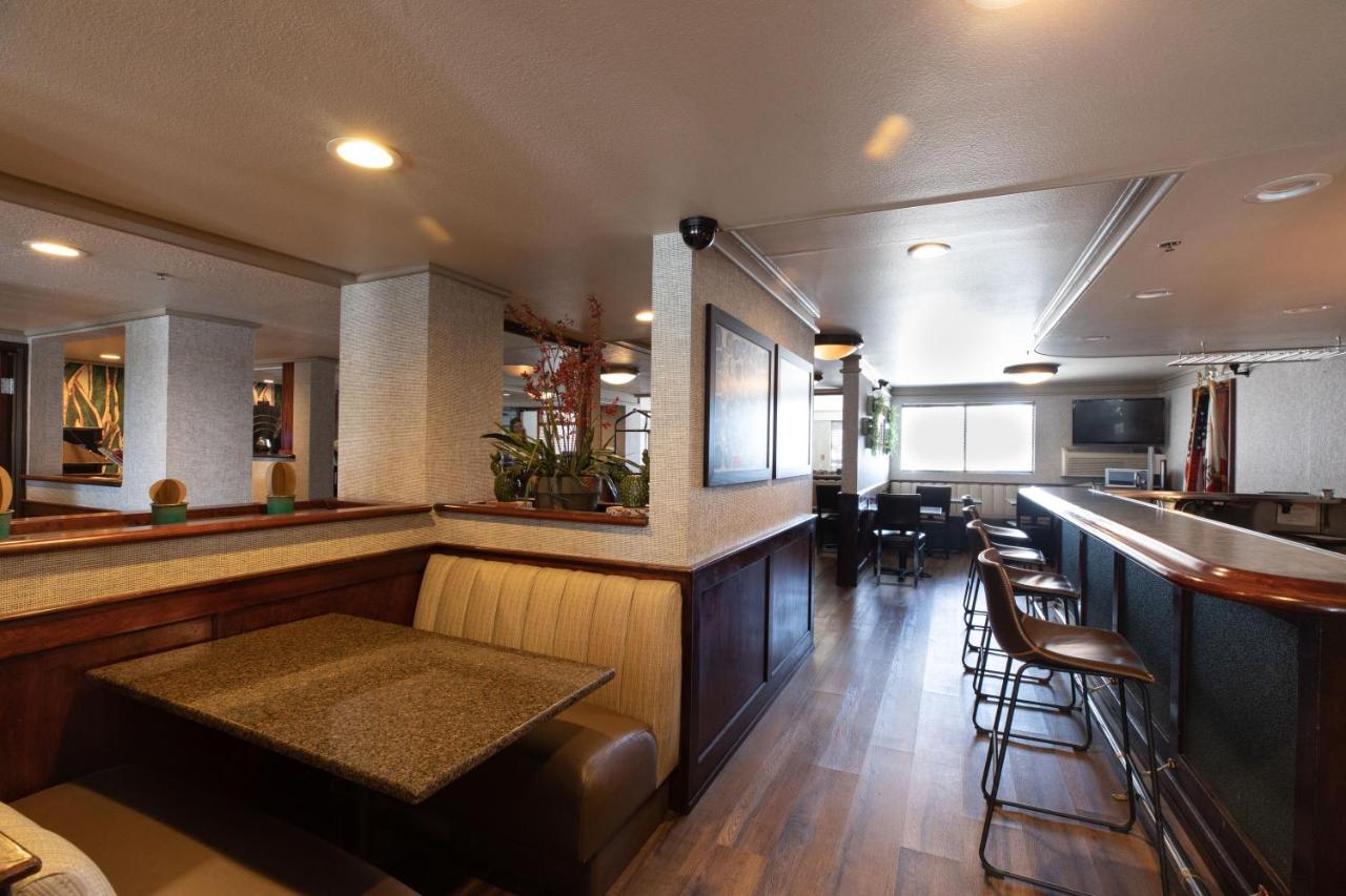 | Oxford Suites Lancaster