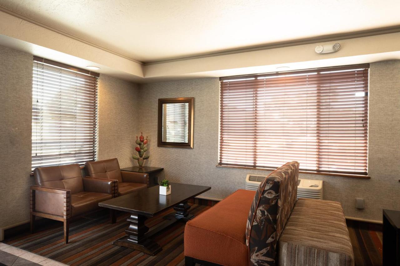 | Oxford Suites Lancaster