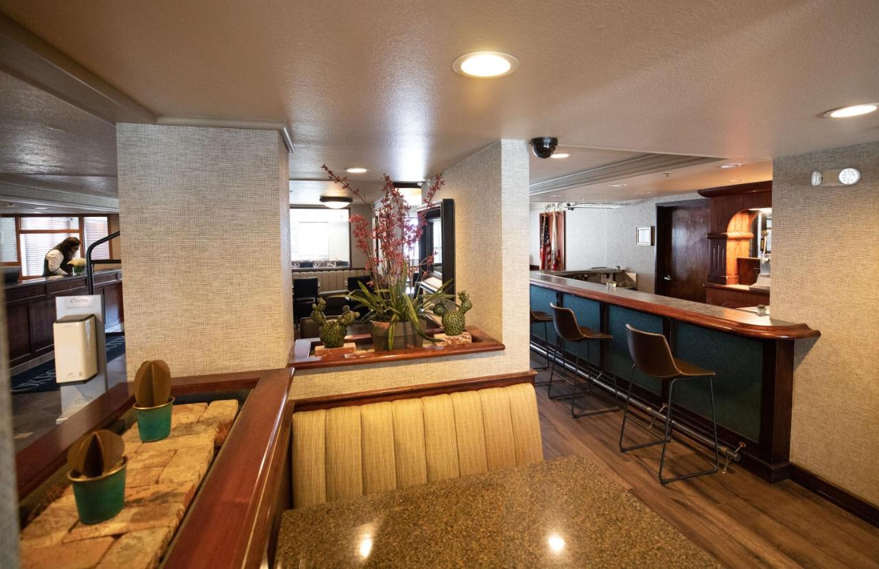 | Oxford Suites Lancaster