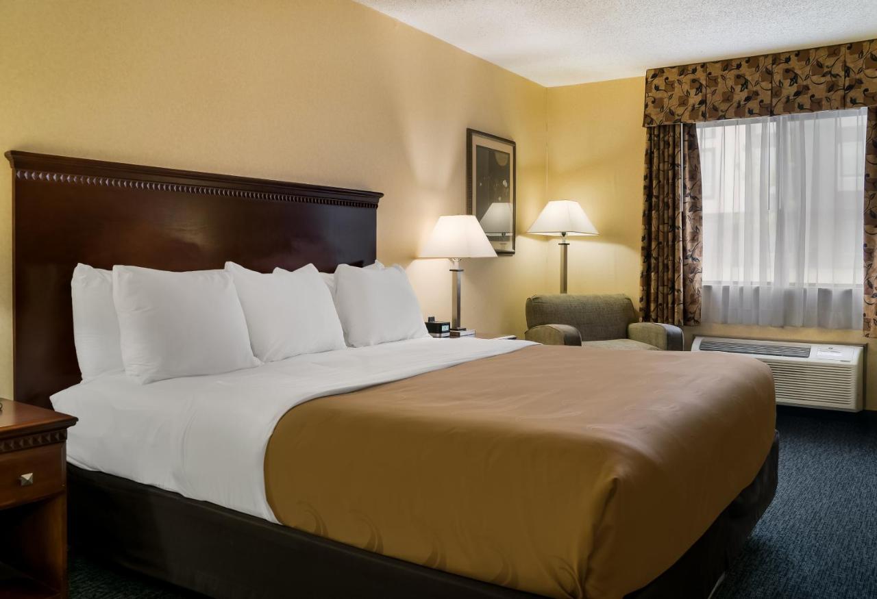 King Room - Non Smoking at Quality Inn Grand Blanc - Flint South