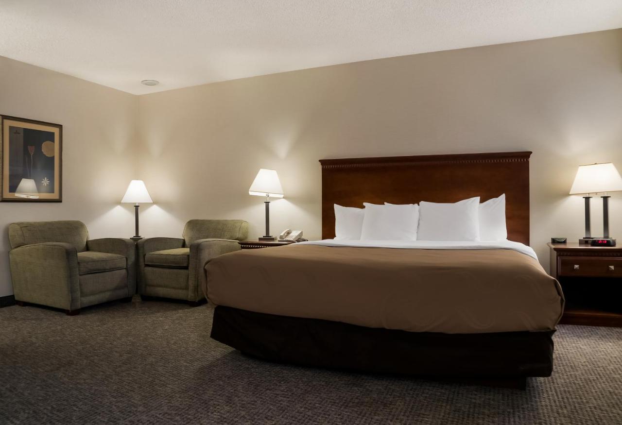 King Room - Non Smoking at Quality Inn Grand Blanc - Flint South