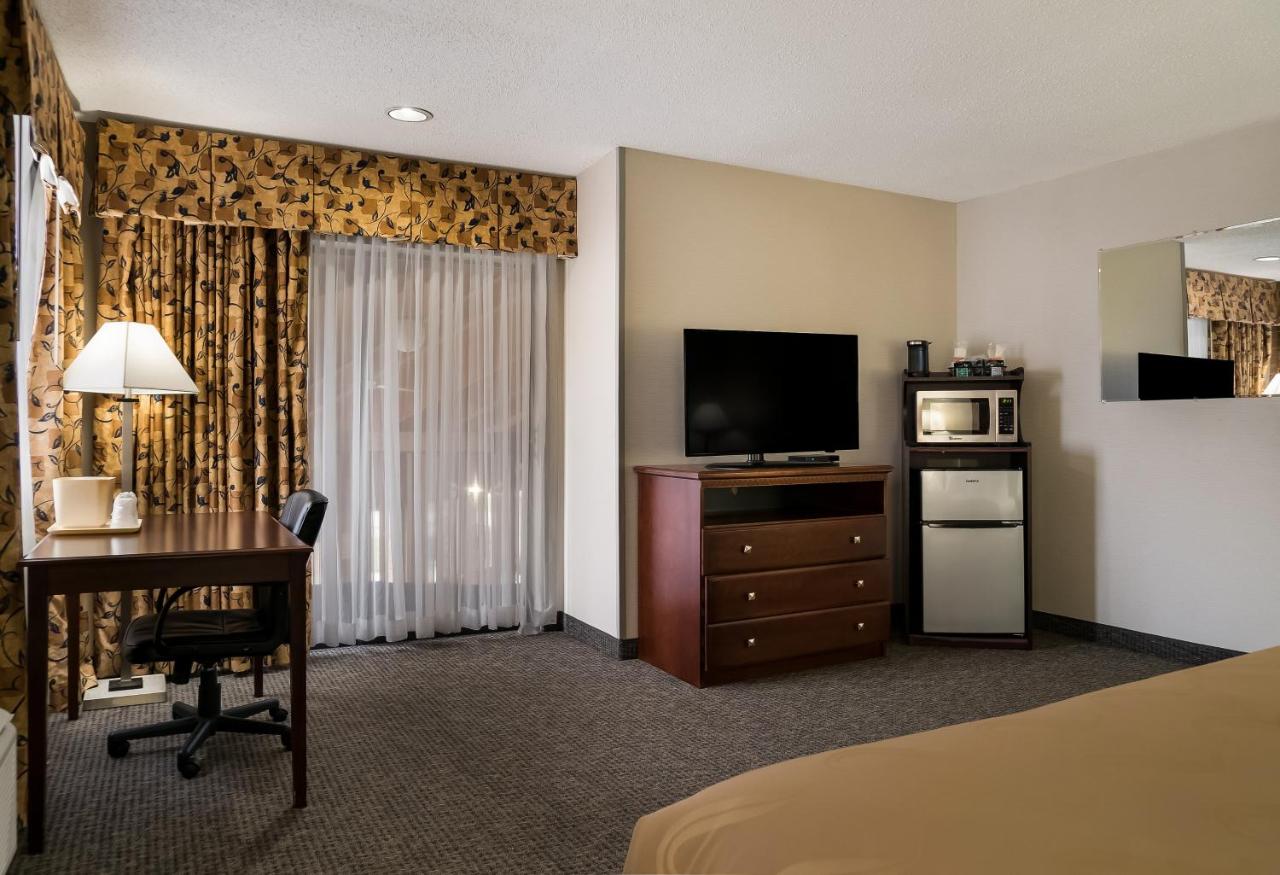 King Room - Non Smoking at Quality Inn Grand Blanc - Flint South