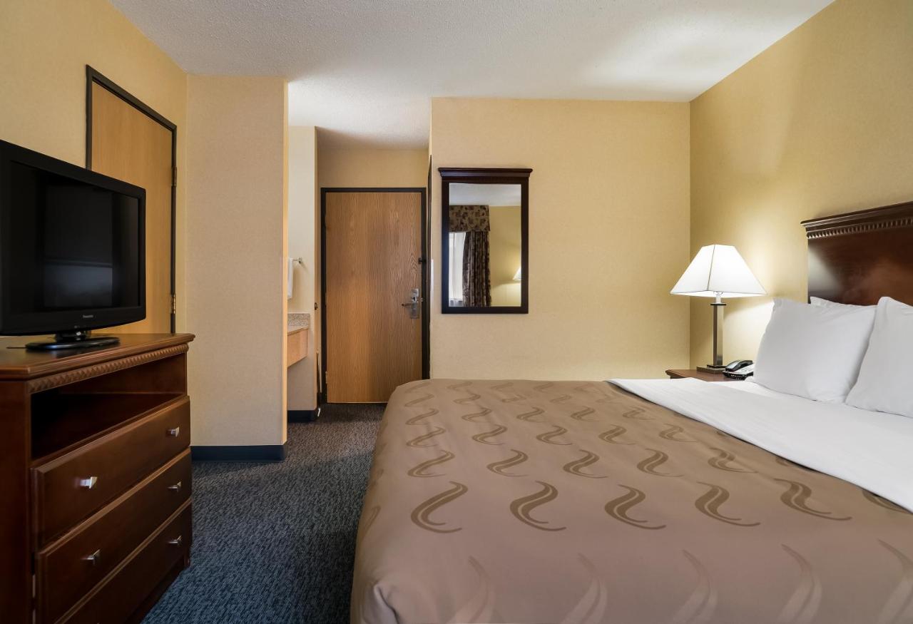 King Room - Non Smoking at Quality Inn Grand Blanc - Flint South
