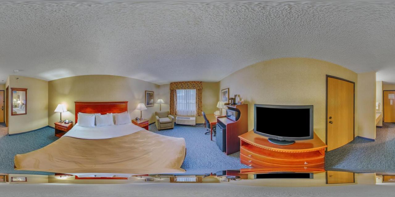 King Room - Non Smoking at Quality Inn Grand Blanc - Flint South