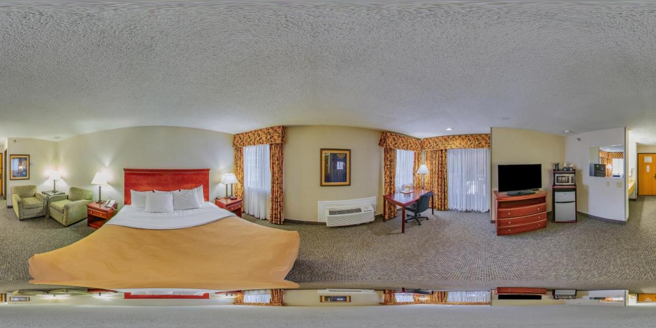 King Room - Non Smoking at Quality Inn Grand Blanc - Flint South