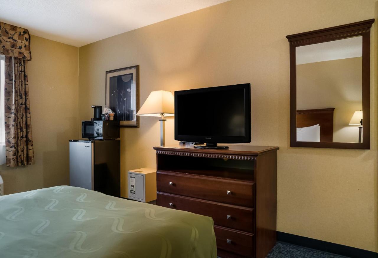 Double Room with Tub - Accessible/Non-Smoking at Quality Inn Grand Blanc - Flint South