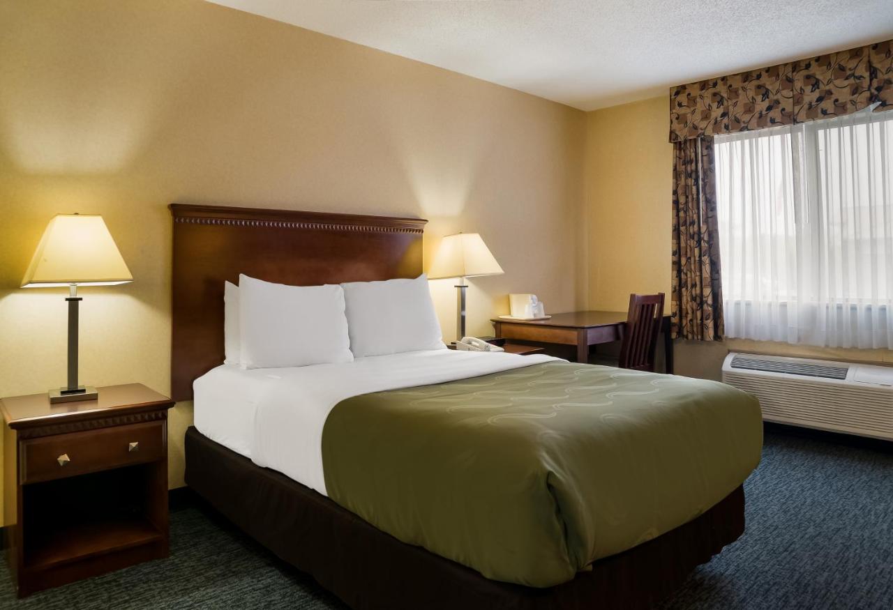 Double Room with Tub - Accessible/Non-Smoking at Quality Inn Grand Blanc - Flint South